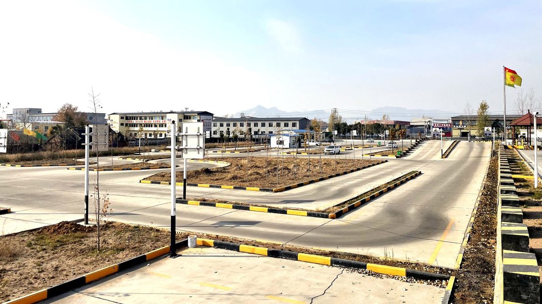 阳光驾校训练场地